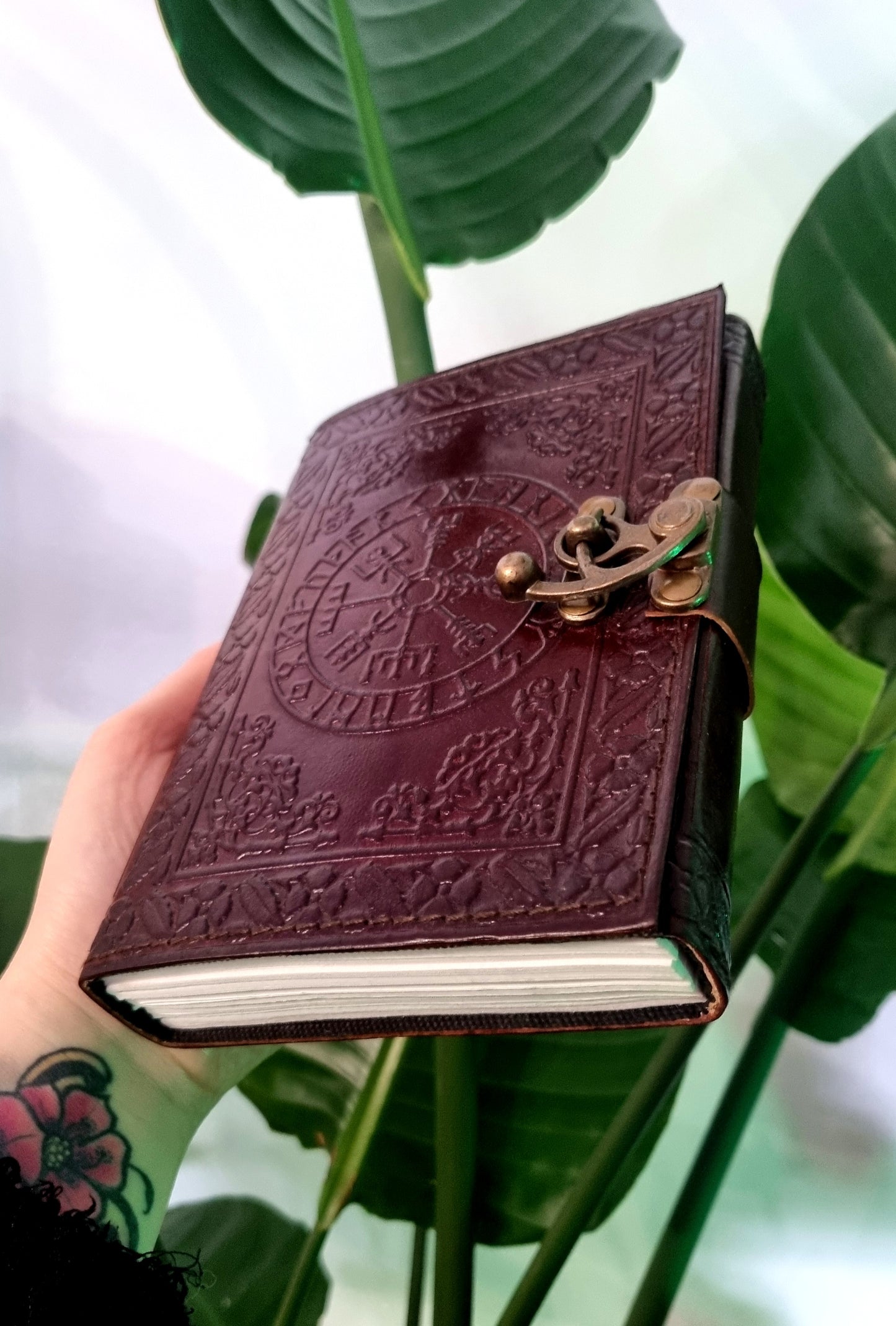 Petit Grimoire en cuir avec symbole Vegvisir