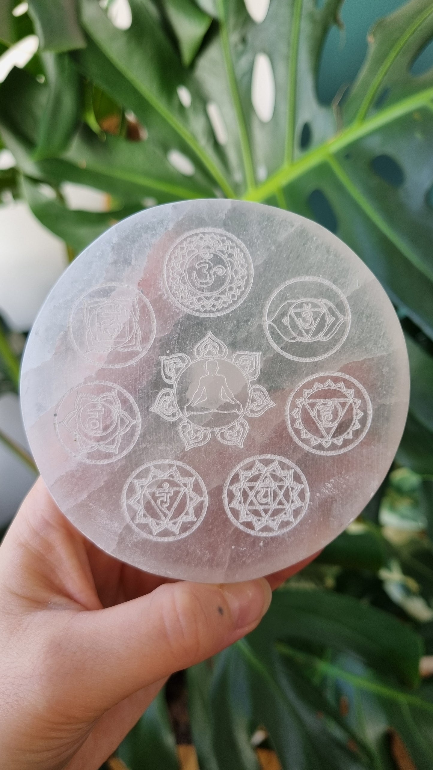 Plaque en Sélénite symbole Bouddha et Sept Chakras