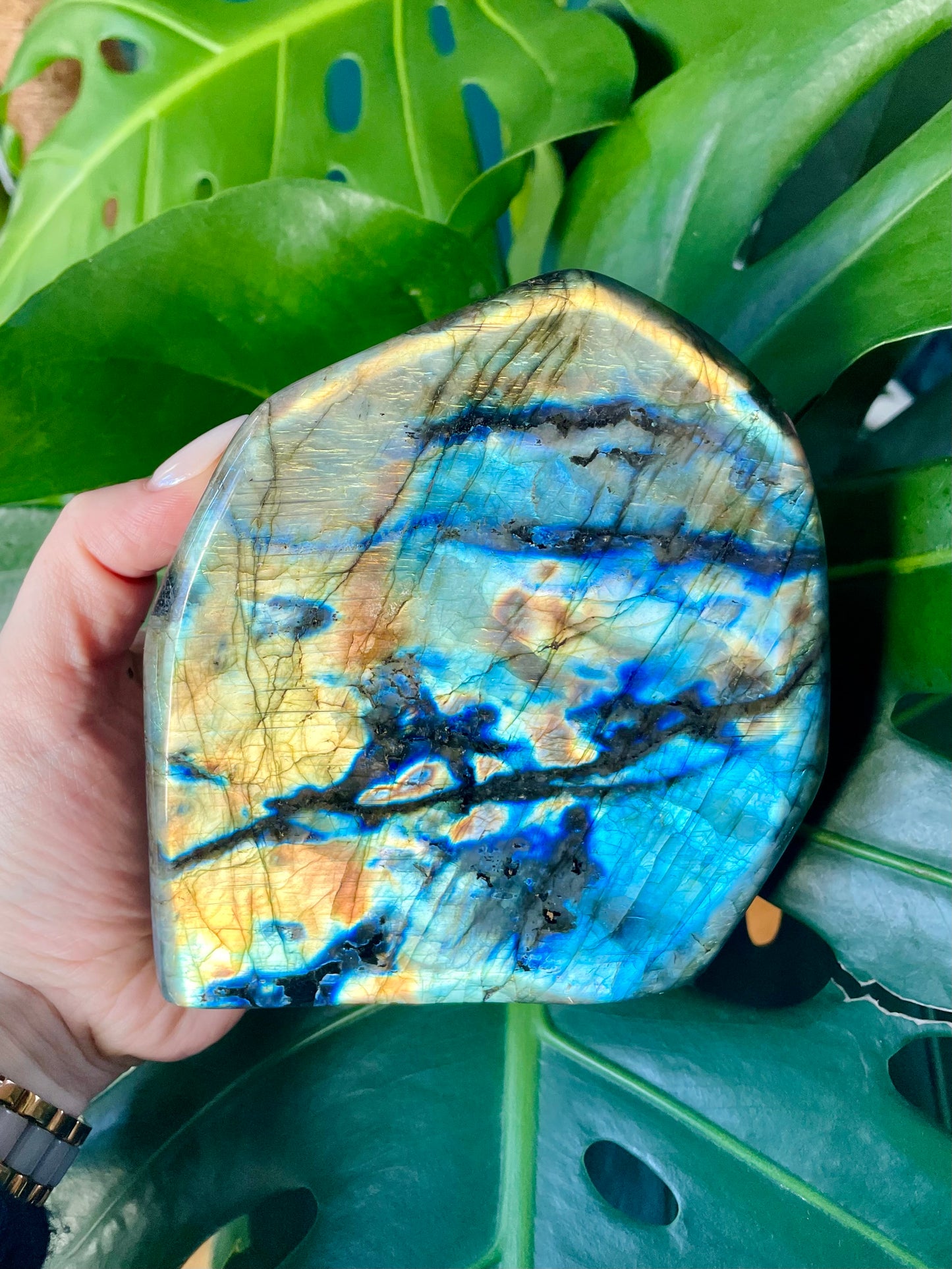 Free form of Labradorite Extra