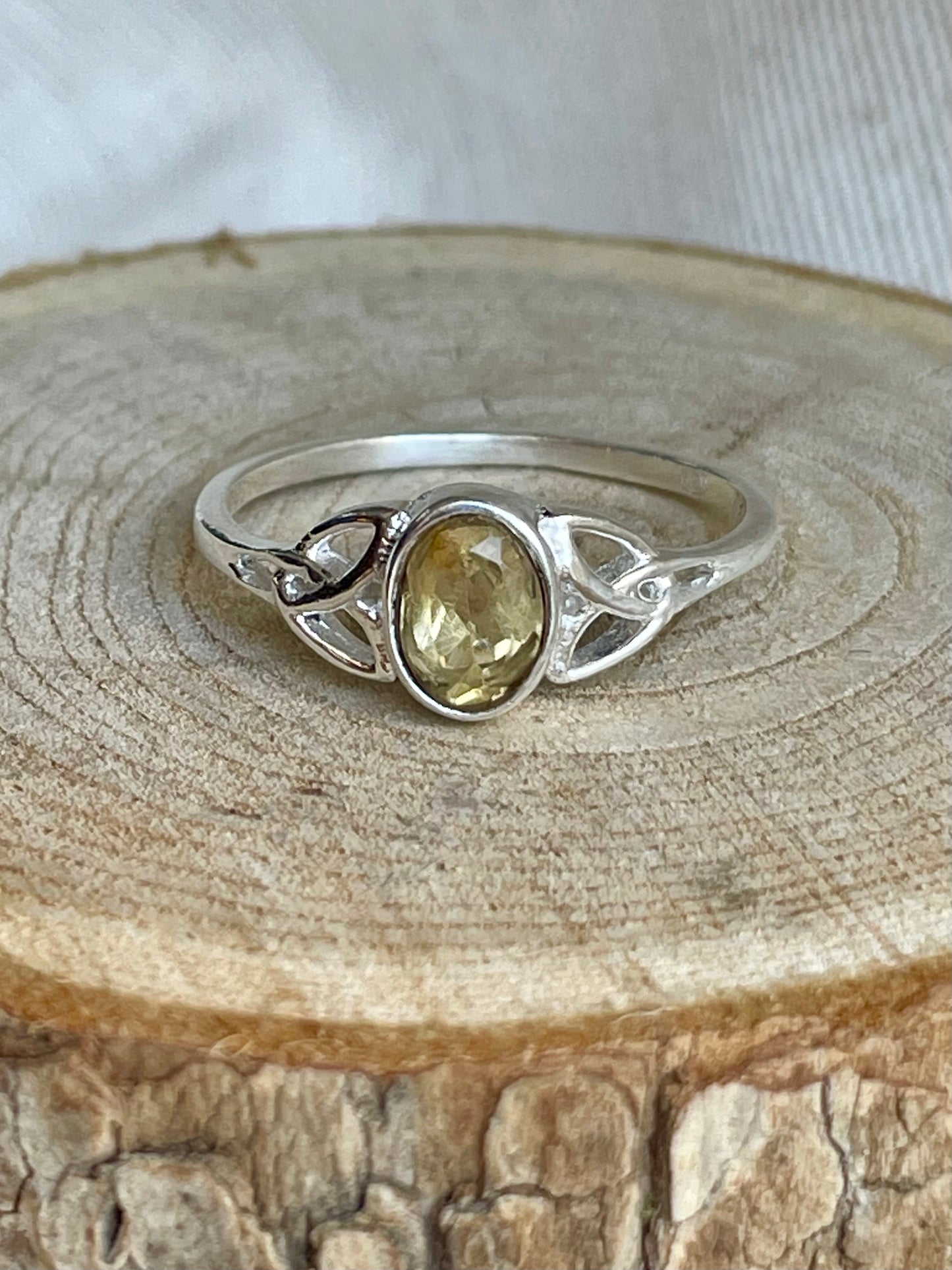 Bague ovale en pierre naturelle de citrine en argent 925