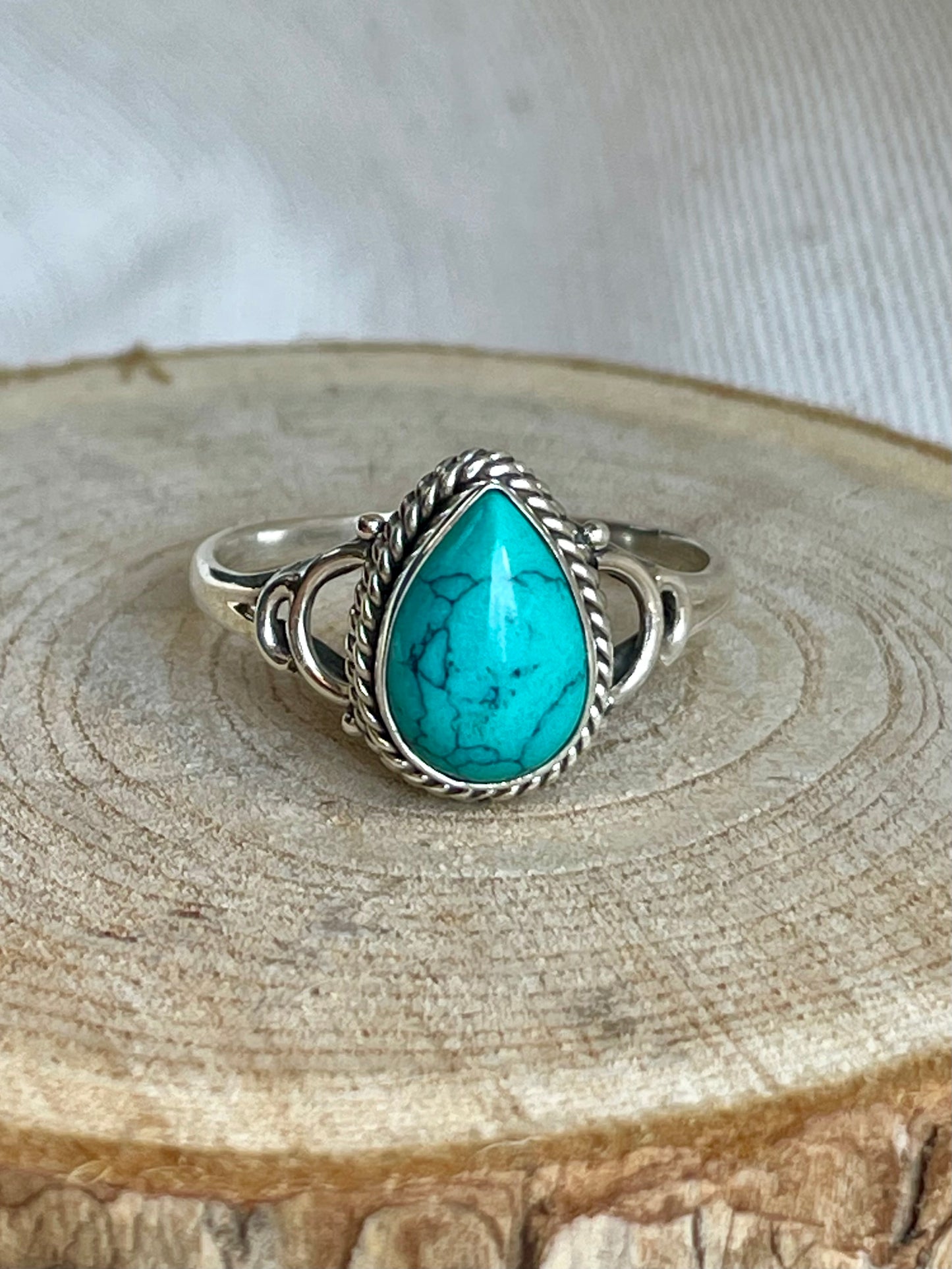 Bague en pierre naurelle de Turquoise du Tibet forme goutte en argent 925