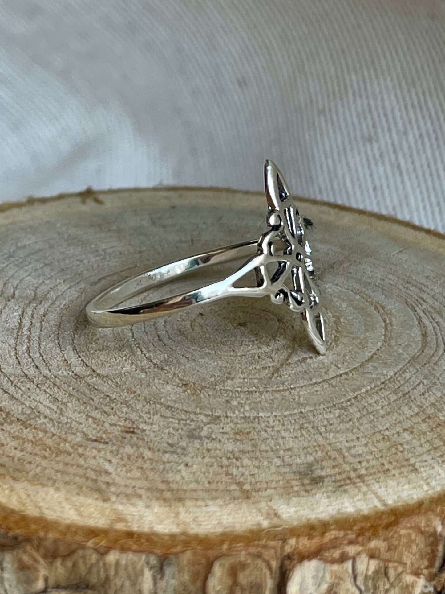 Bague symbole nœud de sorcière en argent 925