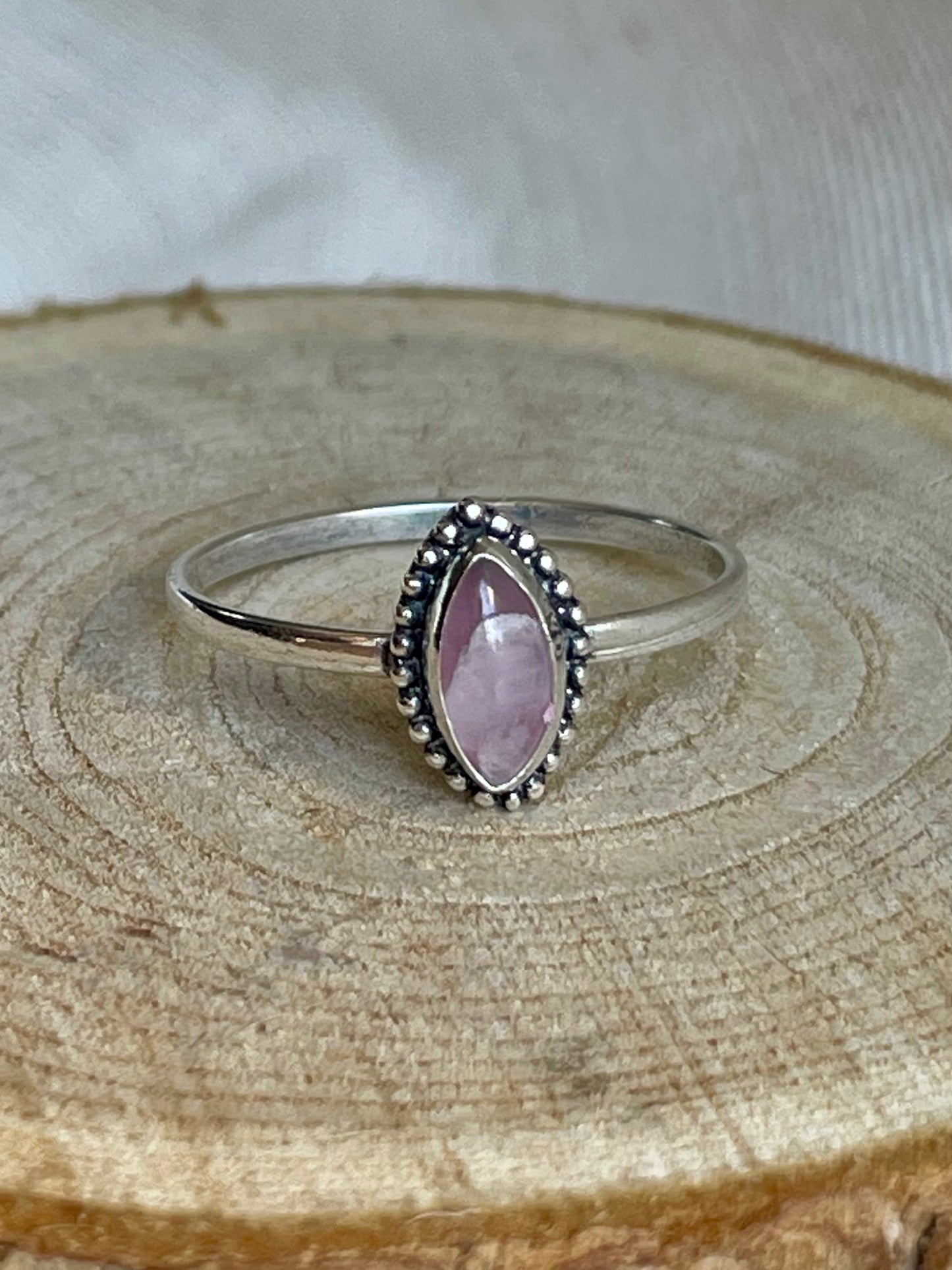 Bague en pierre naturelle de Quartz rose forme marquise en argent 925