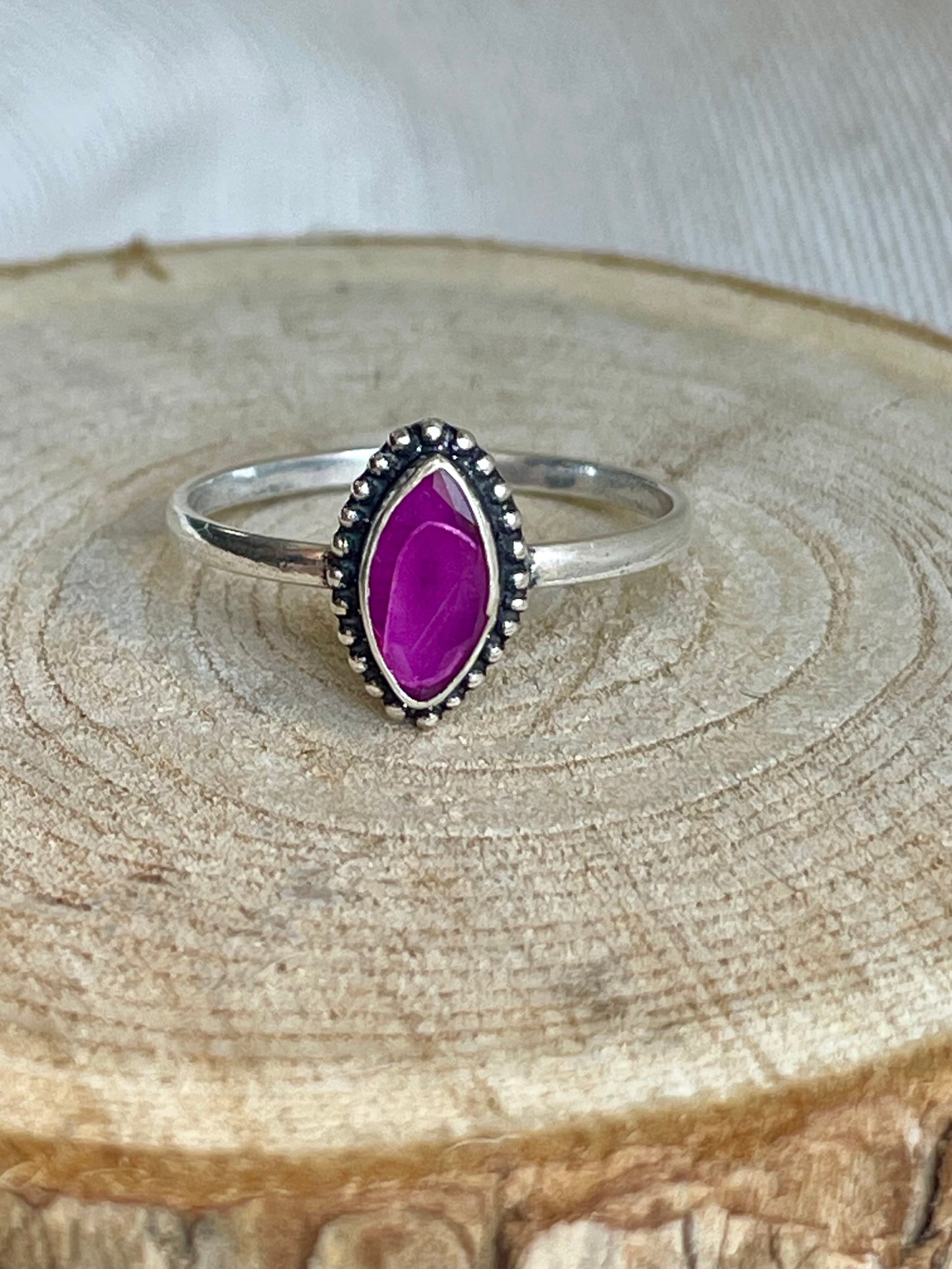 Bague en pierre naturelle de Rubis forme marquise en argent 925
