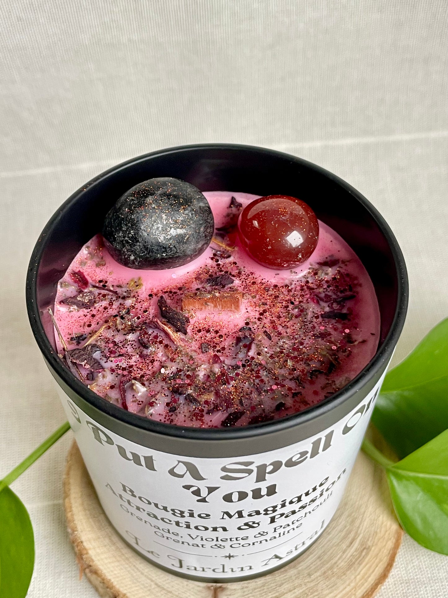 Bougie Artisanale i put a spell on you attraction et desir charnel grenade violette patchouli grenat cornaline zoom