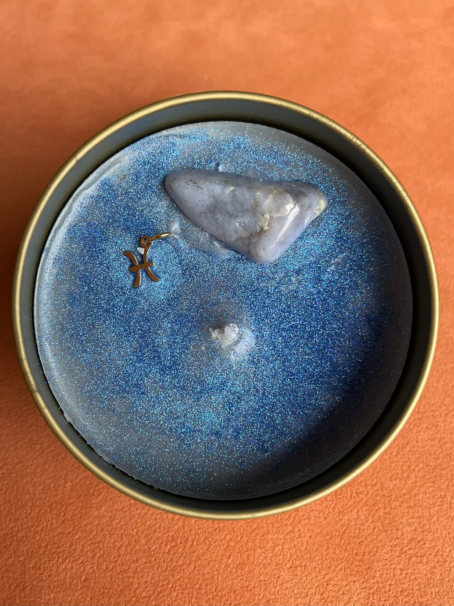 Bougie astrologique poisson pendentif et pierre d'Opale bleu