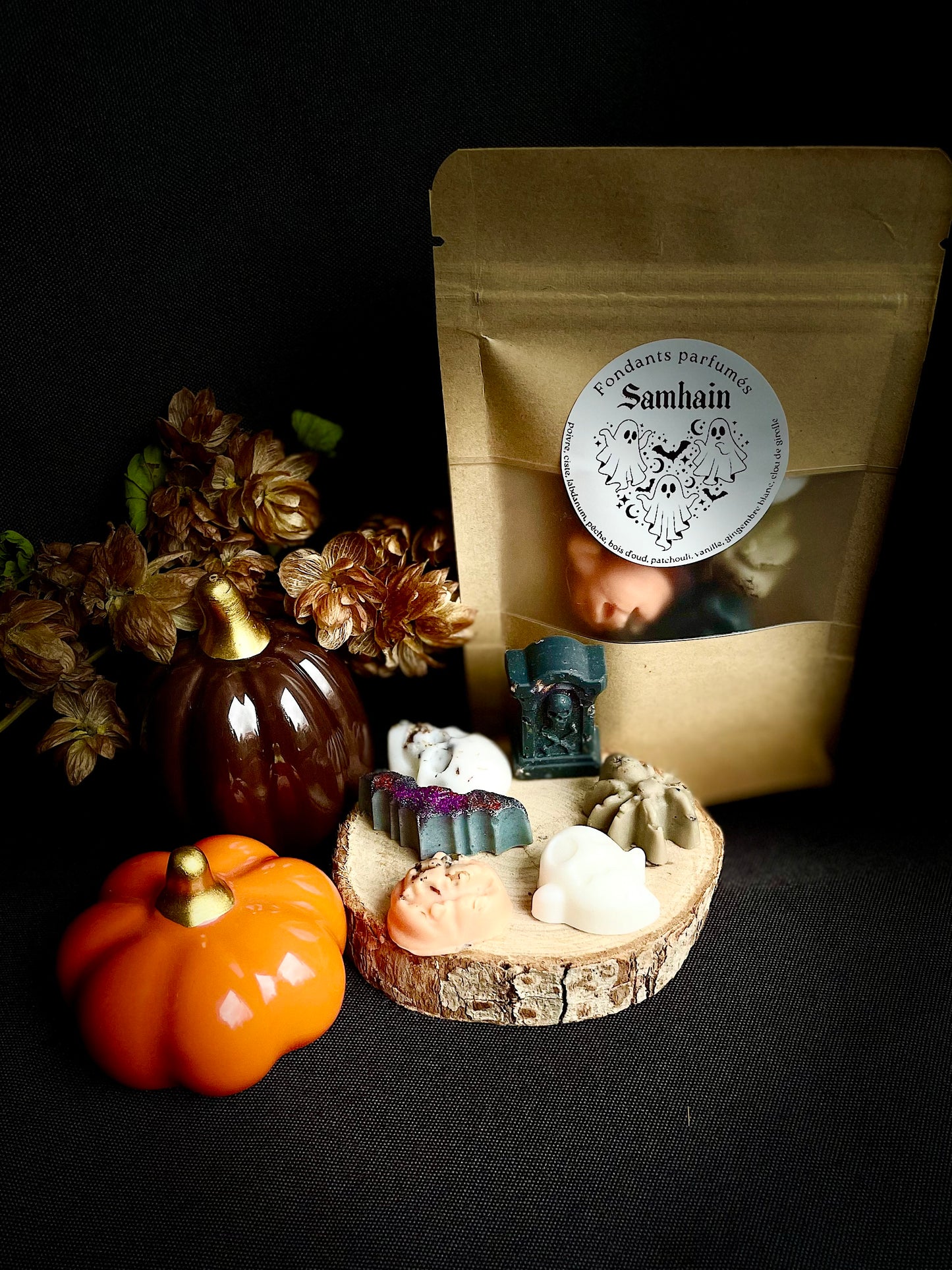 Détail des fondants parfumés Samhain aux notes de poivre, pêche et oud