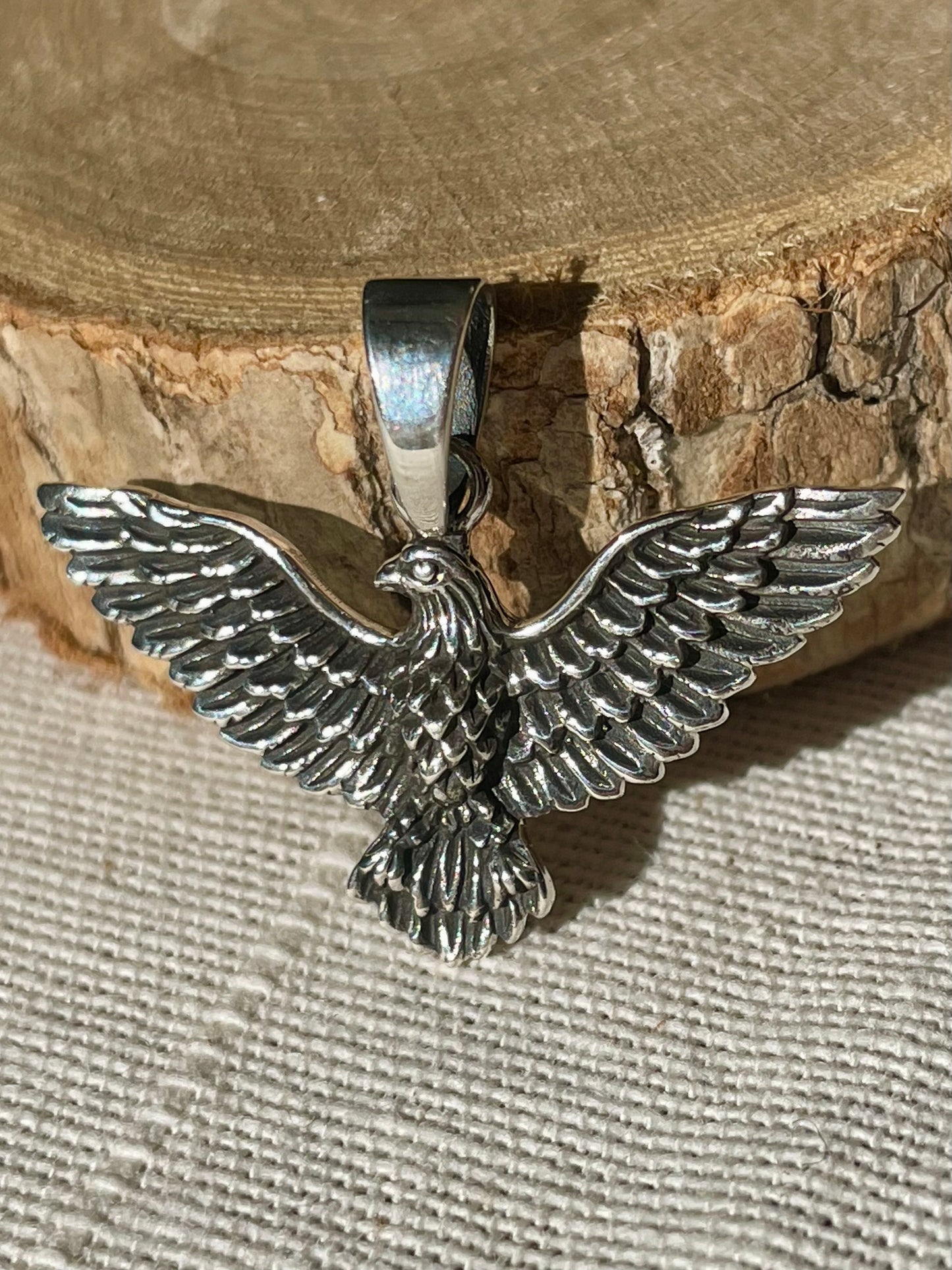Pendentif d'un aigle avec les ailes déployées en argent 925