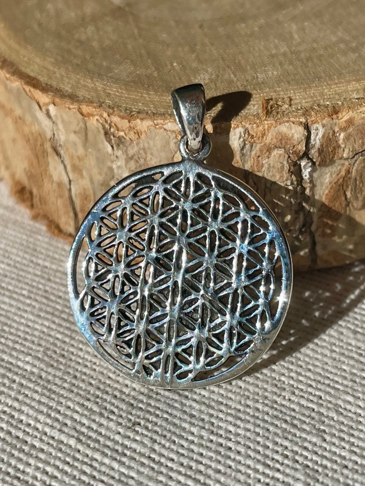 Pendentif du symbole Fleur de vie en argent 925