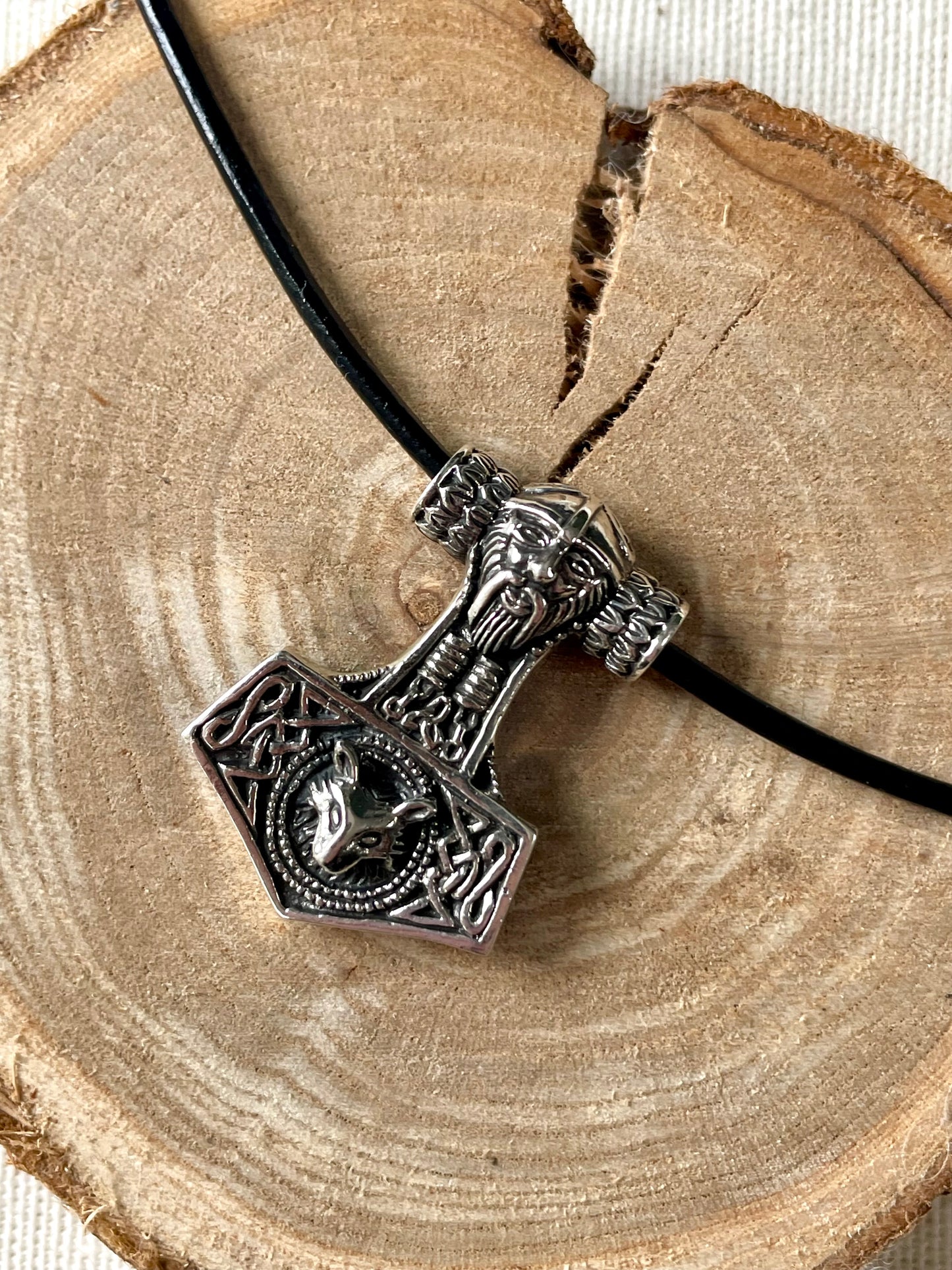 Pendentif Mjöllnir marteau de thor et tête de loup en argent 925
