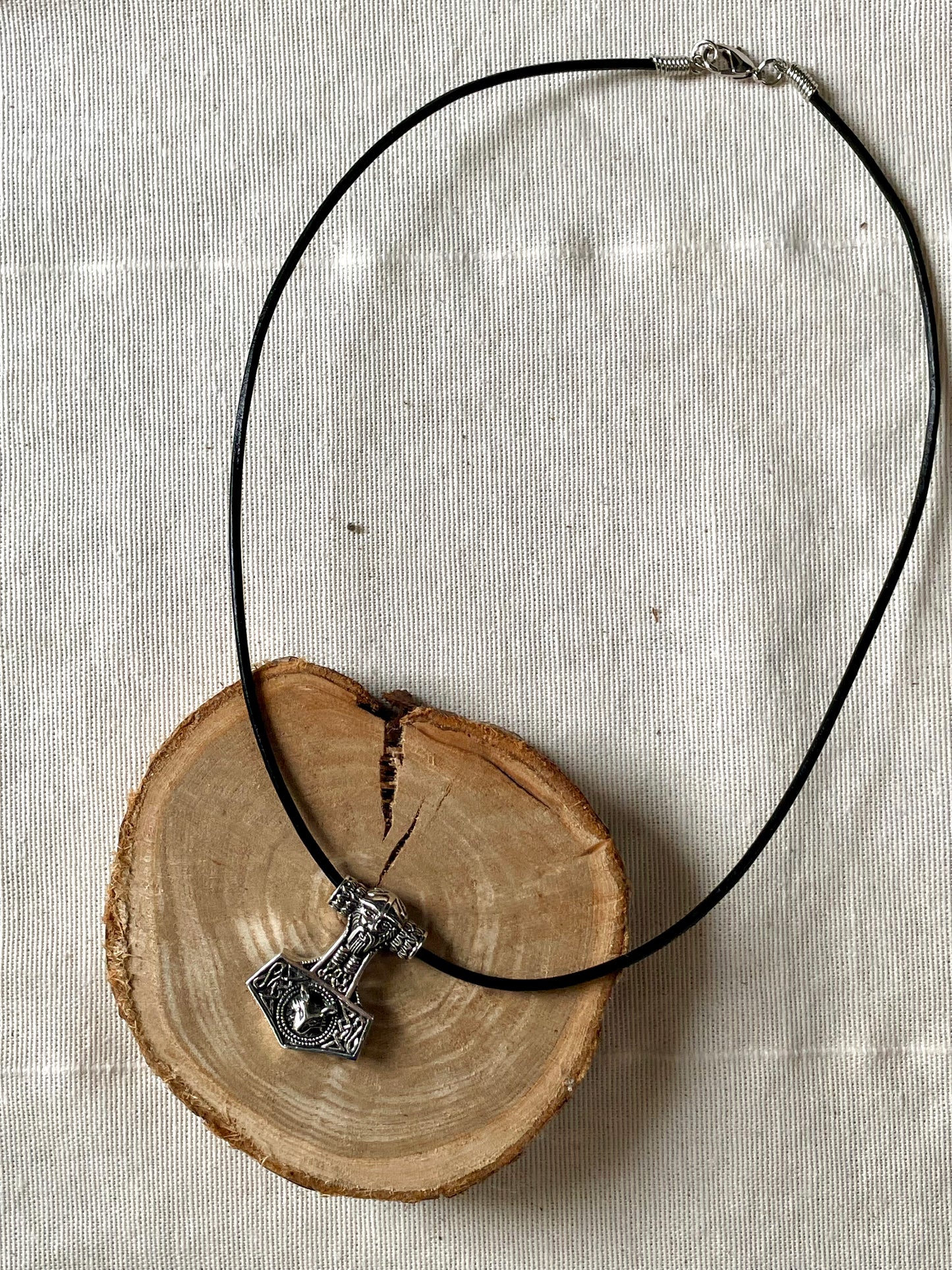 Pendentif Mjöllnir, marteau de Thor et tête de loup avec cordon en argent 925