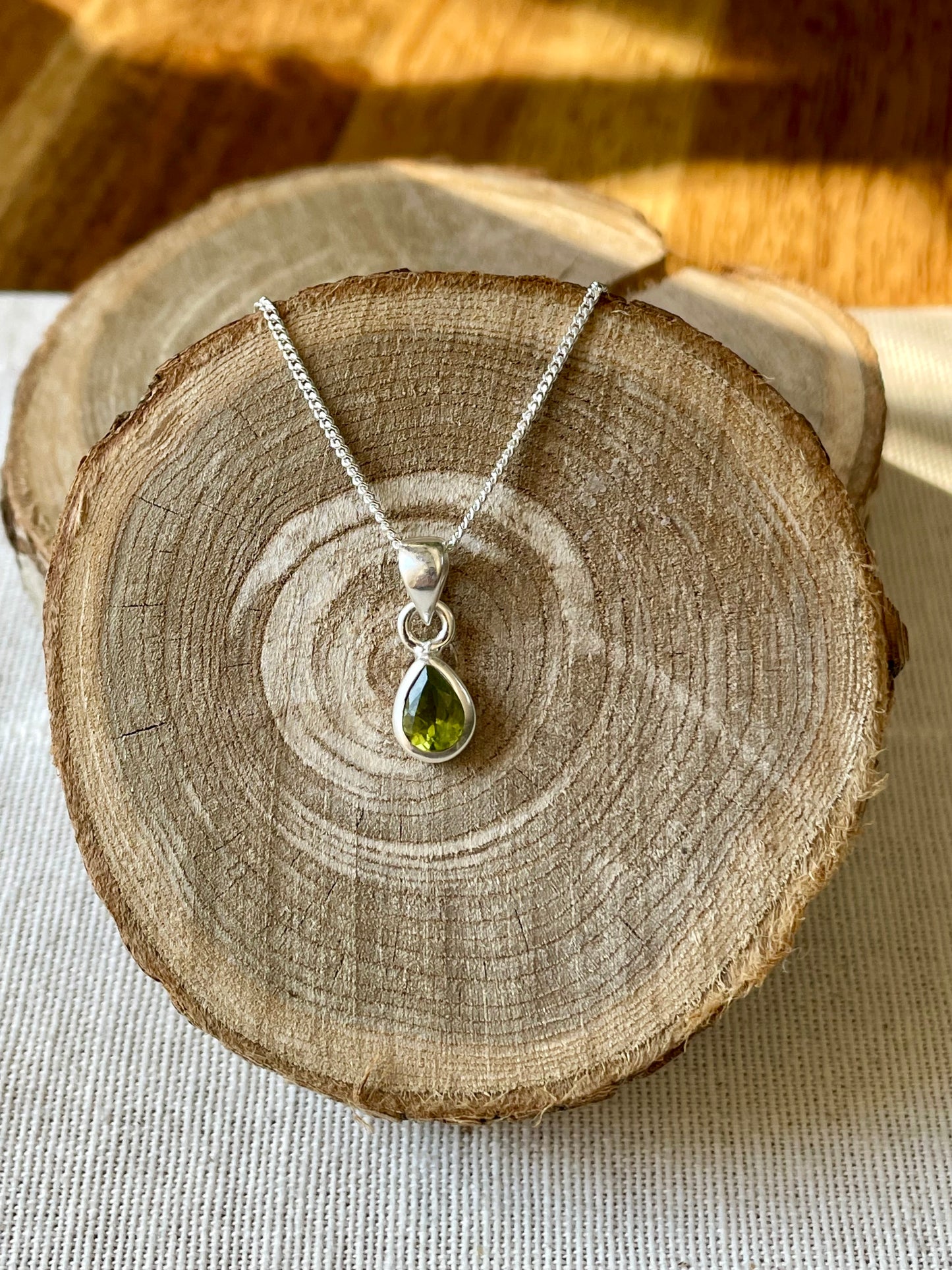 Pendentif de pierre naturelle de péridot en argent 925