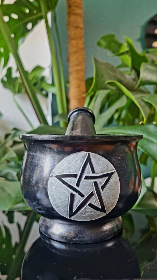 Mortier en stéatite avec pentagramme
