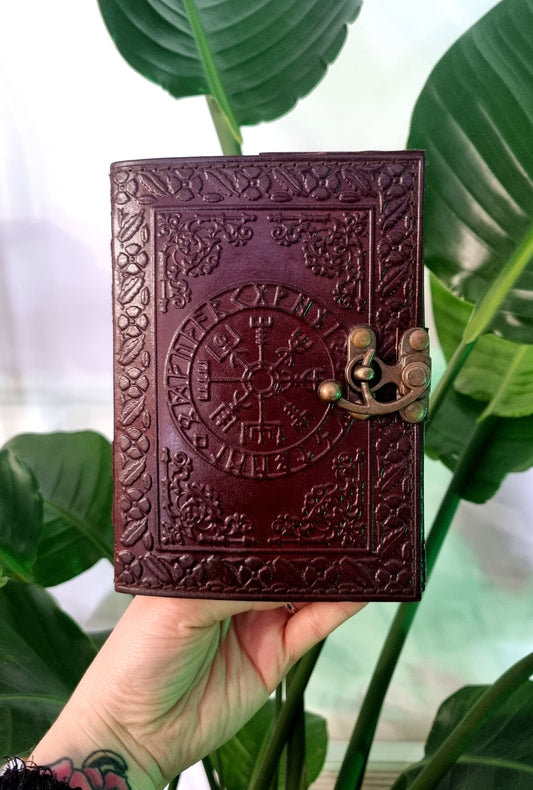 Petit Grimoire en cuir avec symbole Vegvisir