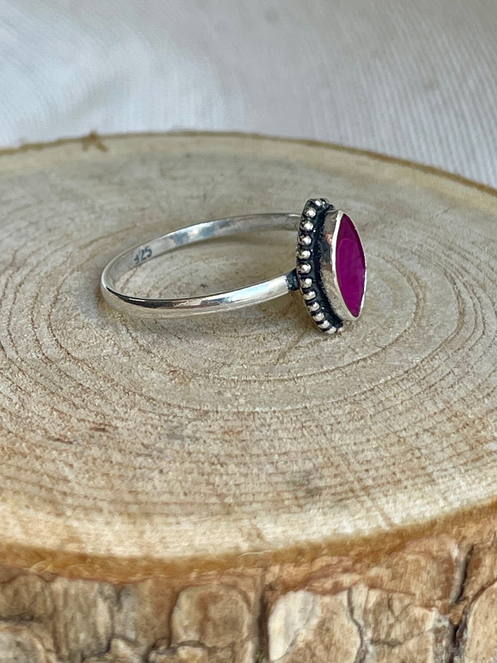 Bague en pierre naturelle de Rubis de profil en argent 925