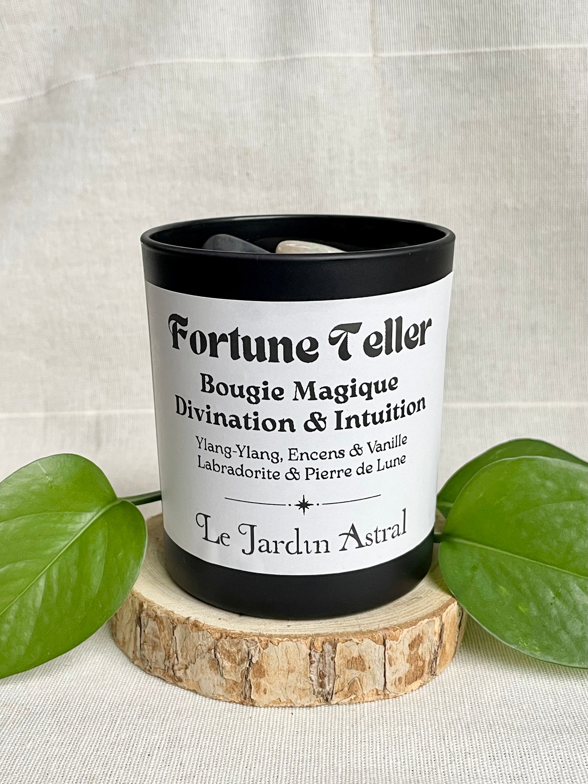 Bougie artisanale consacree fortune teller divination et intuition ylang ylang encens vanille labradorite pierre de lune face