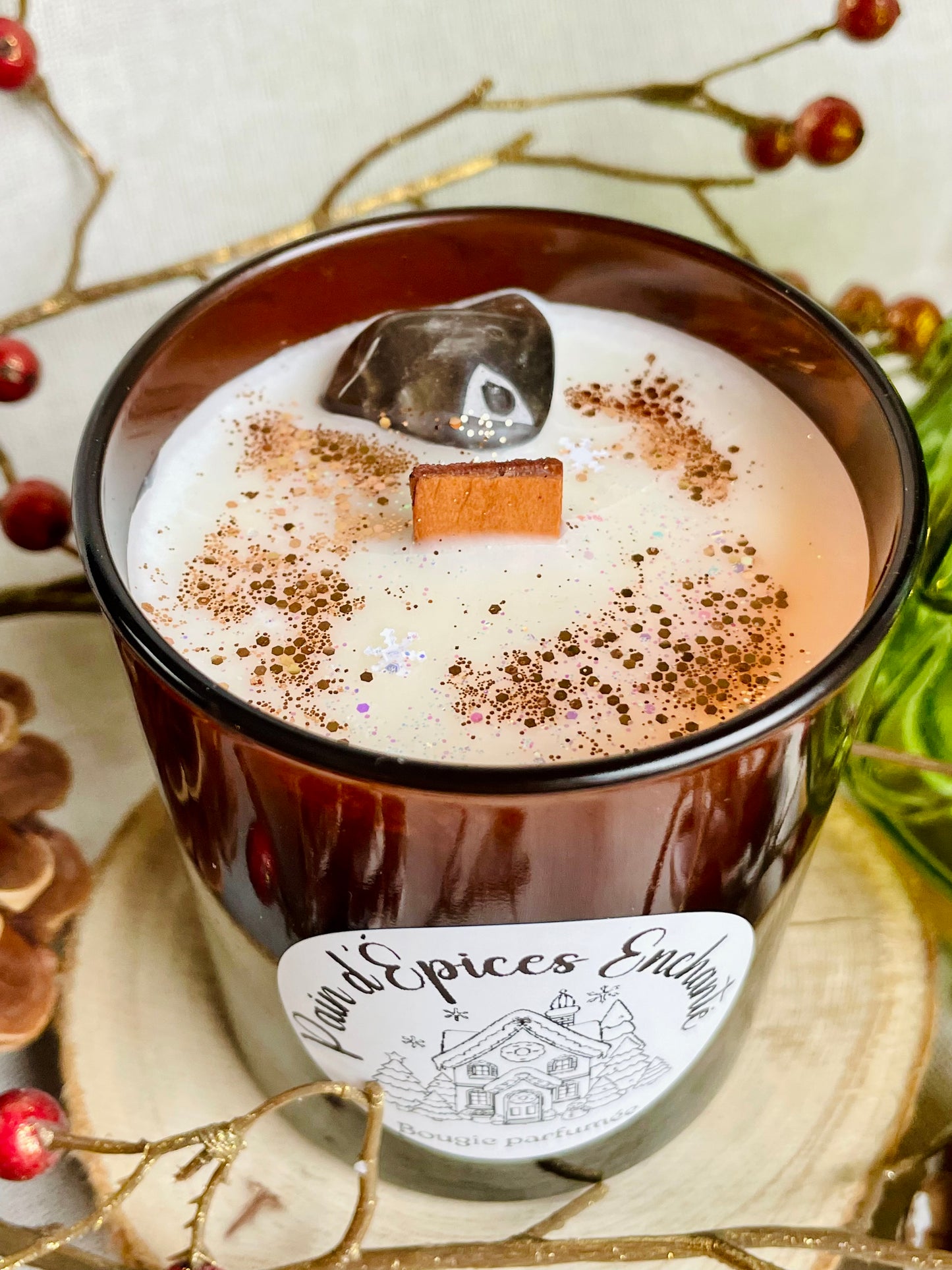 Bougie rituel pain d'épice enchanté - vue de dessus avec cristaux de quartz fumé