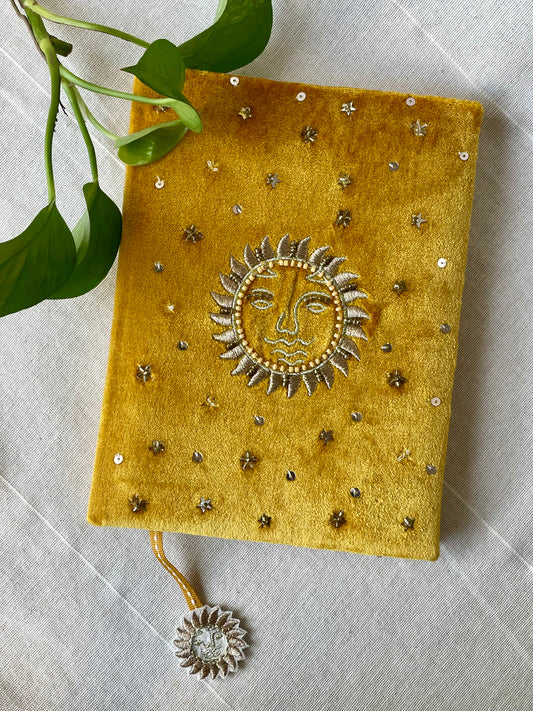 Carnet Soleil Spirituel - Couverture avec symbole solaire doré - Journal mystique Le Jardin Astral