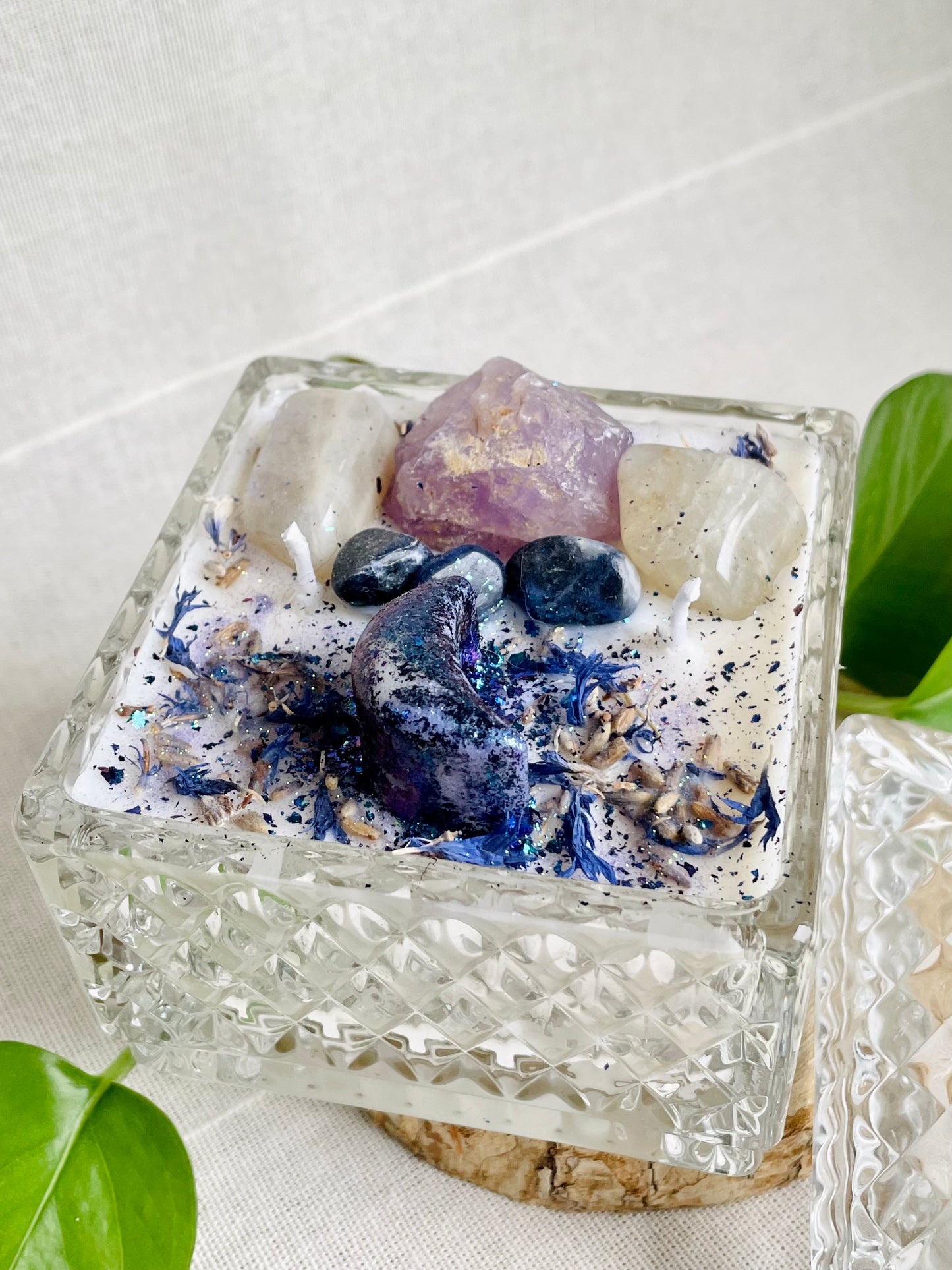 Détail de la bougie La Voyante - Fabrication artisanale française
