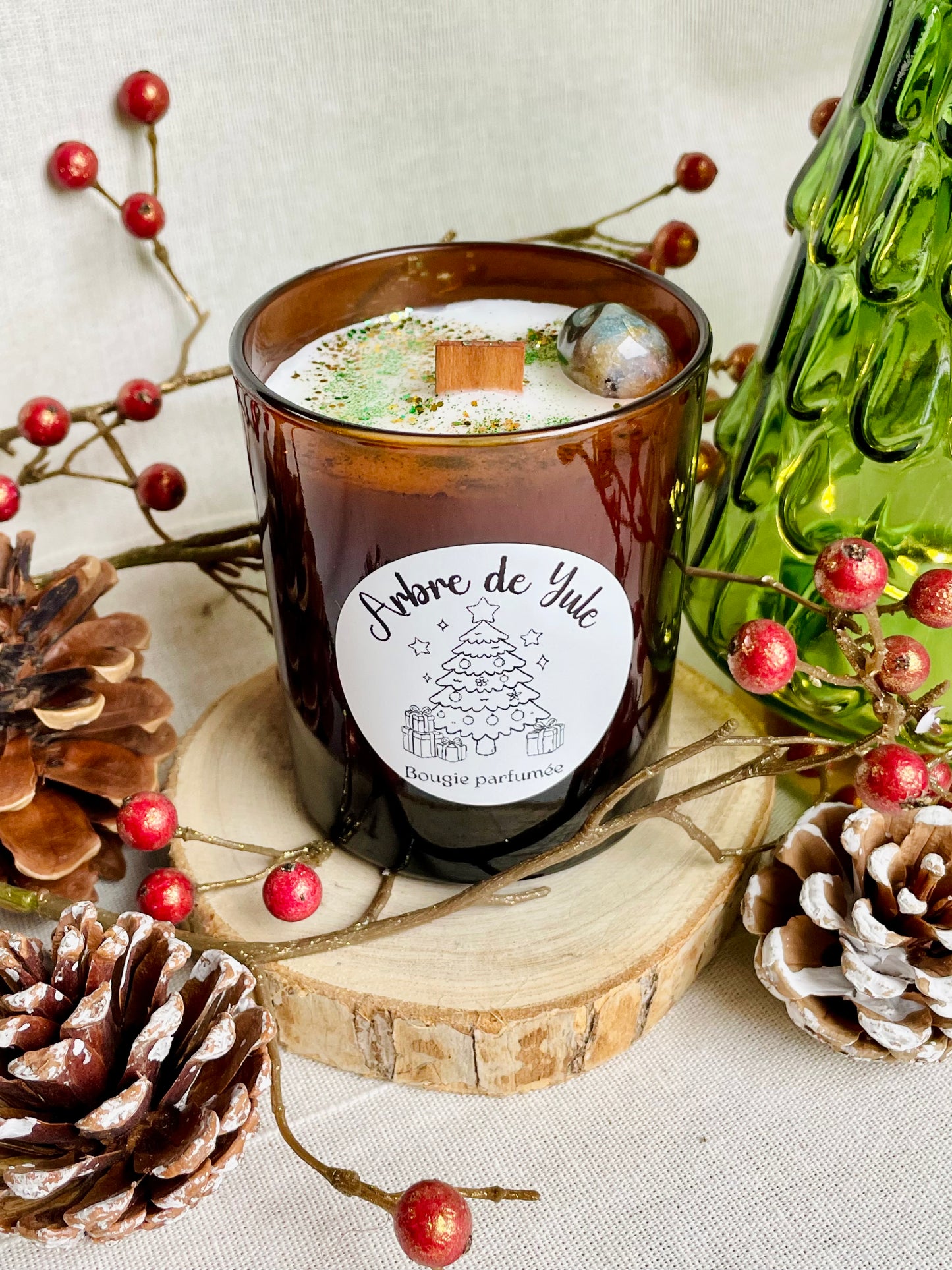 Détail de la bougie rituelle Yule en cire naturelle