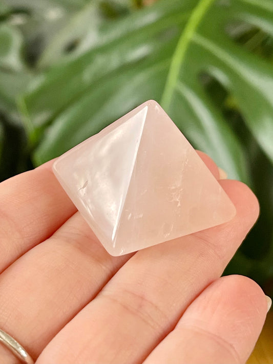 Pyramide de Quartz rose