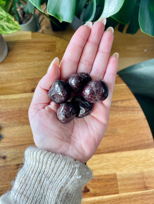 Garnet tumbled stone from Brazil