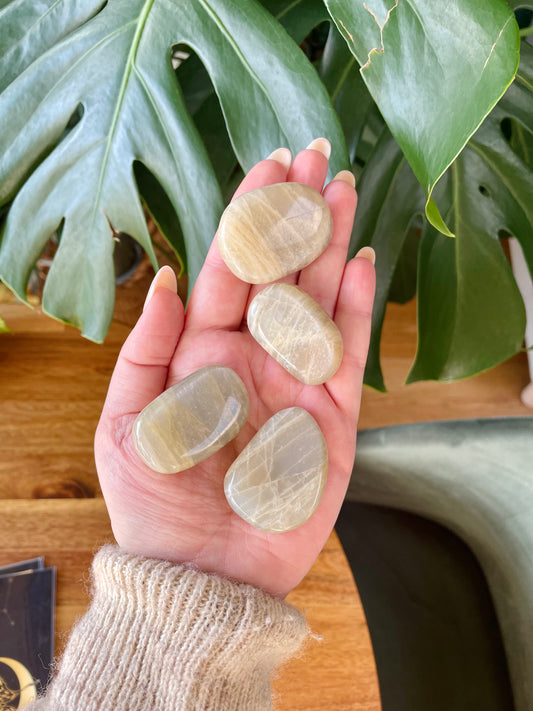 Croissance - Blocages émotionnels, compréhension - Chakras supérieurs - Capacités psychiques - Energie féminine divine - Intuition