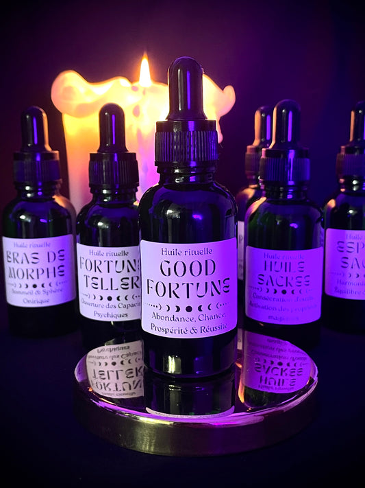 Cette huile rituelle a été formulée en accord avec les correspondances associées à la chance, l’abondance et la prospérité