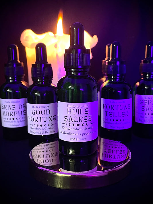 Cette huile rituelle a été formulée en accord avec les correspondances associées à la consécration d’outils et à l’activation de leurs propriétés magiques.