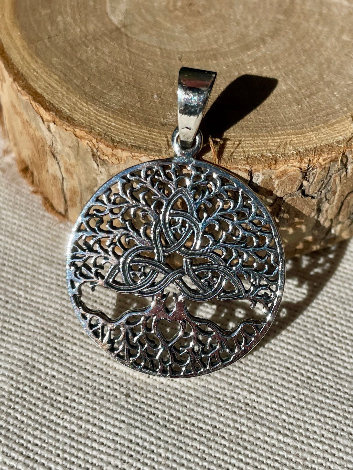 Pendentif d'un Arbre de Vie avec le symbole de la Triquetra à l'intérieur en Argent 925