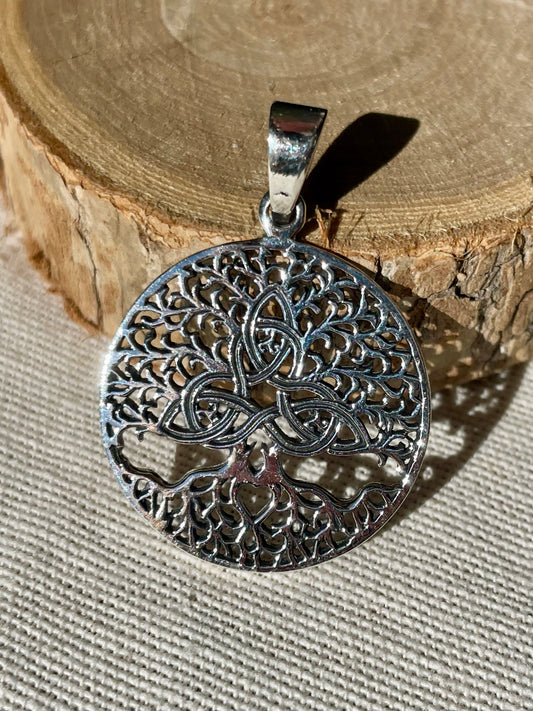 Pendentif d'un Arbre de Vie avec le symbole de la Triquetra à l'intérieur en Argent 925