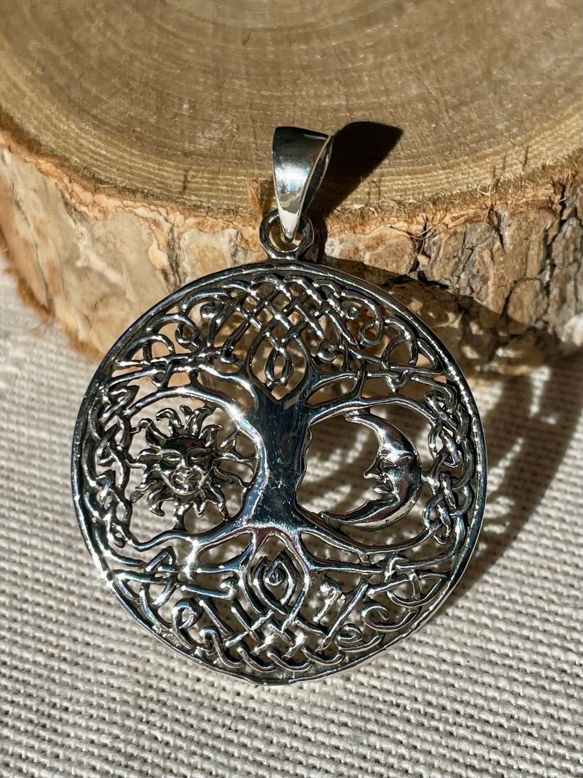 Pendentif de l'Arbre de vie avec la Lune et Soleil de chaque côté en Argent 925