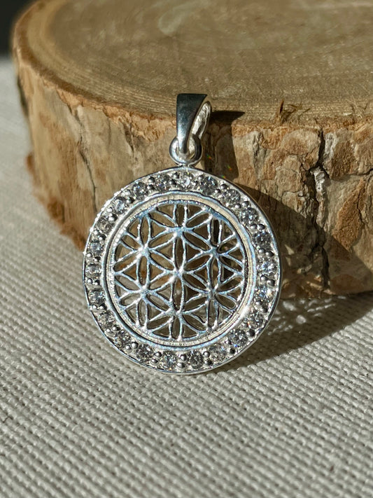 Pendentif de la Fleur de vie entourée de zirconium en Argent 925