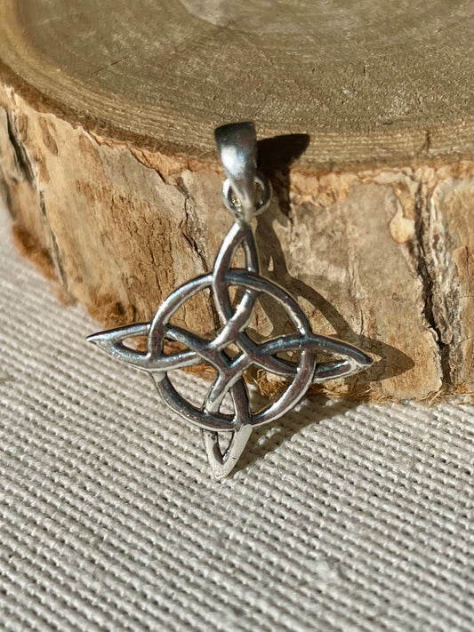 Pendentif du Nœud de sorcière en Argent 925