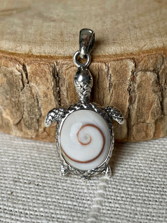 pendentif en forme de tortue avec oeil de Sainte Lucie en argent 925