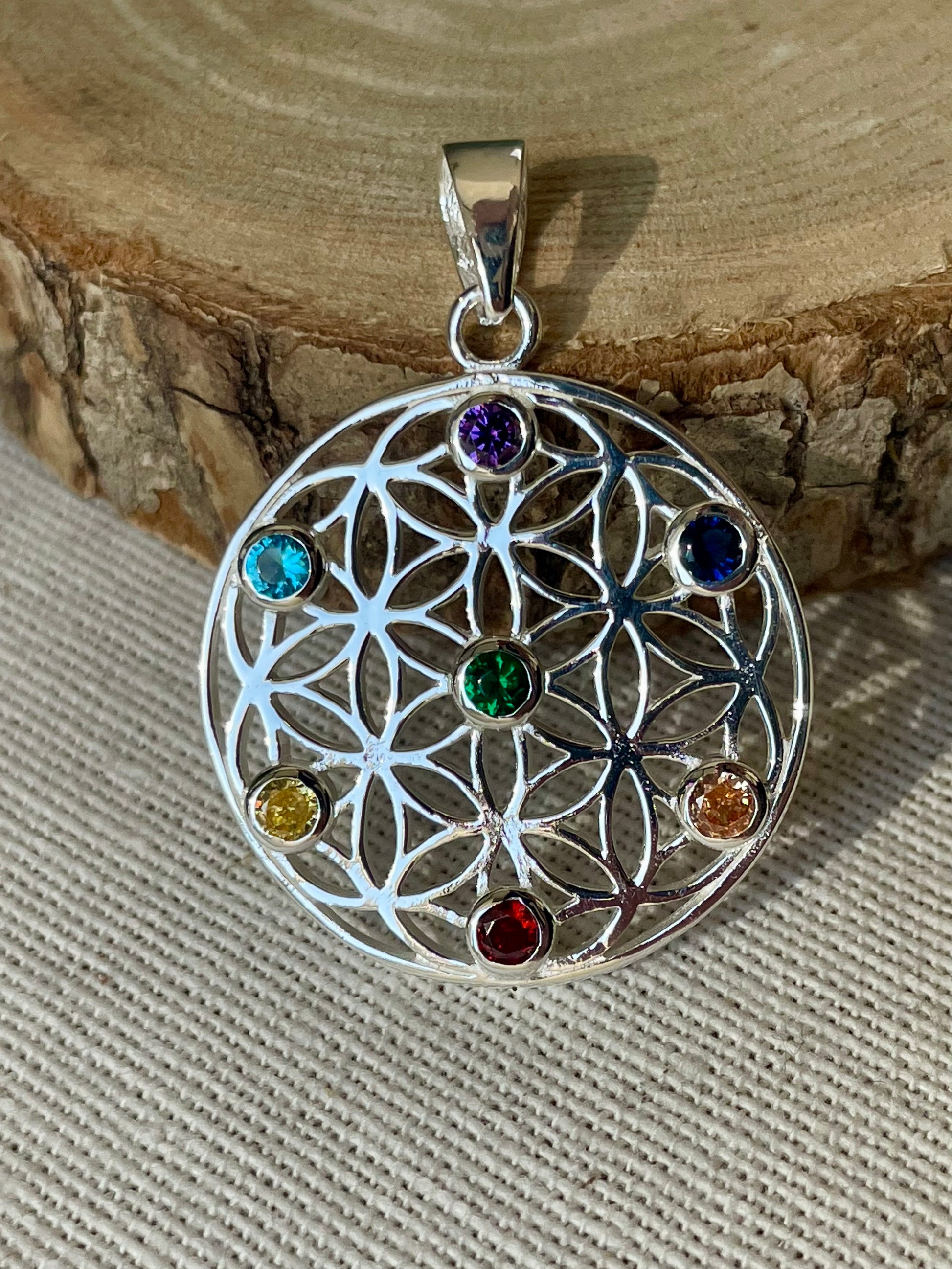 Pendentif de la fleur de vie avec les 7 chakras Swarovski en argent 925