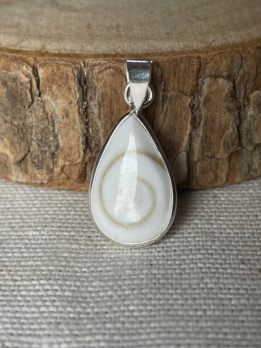 Pendentif oeil de sainte lucie en forme de goutte en argent 925