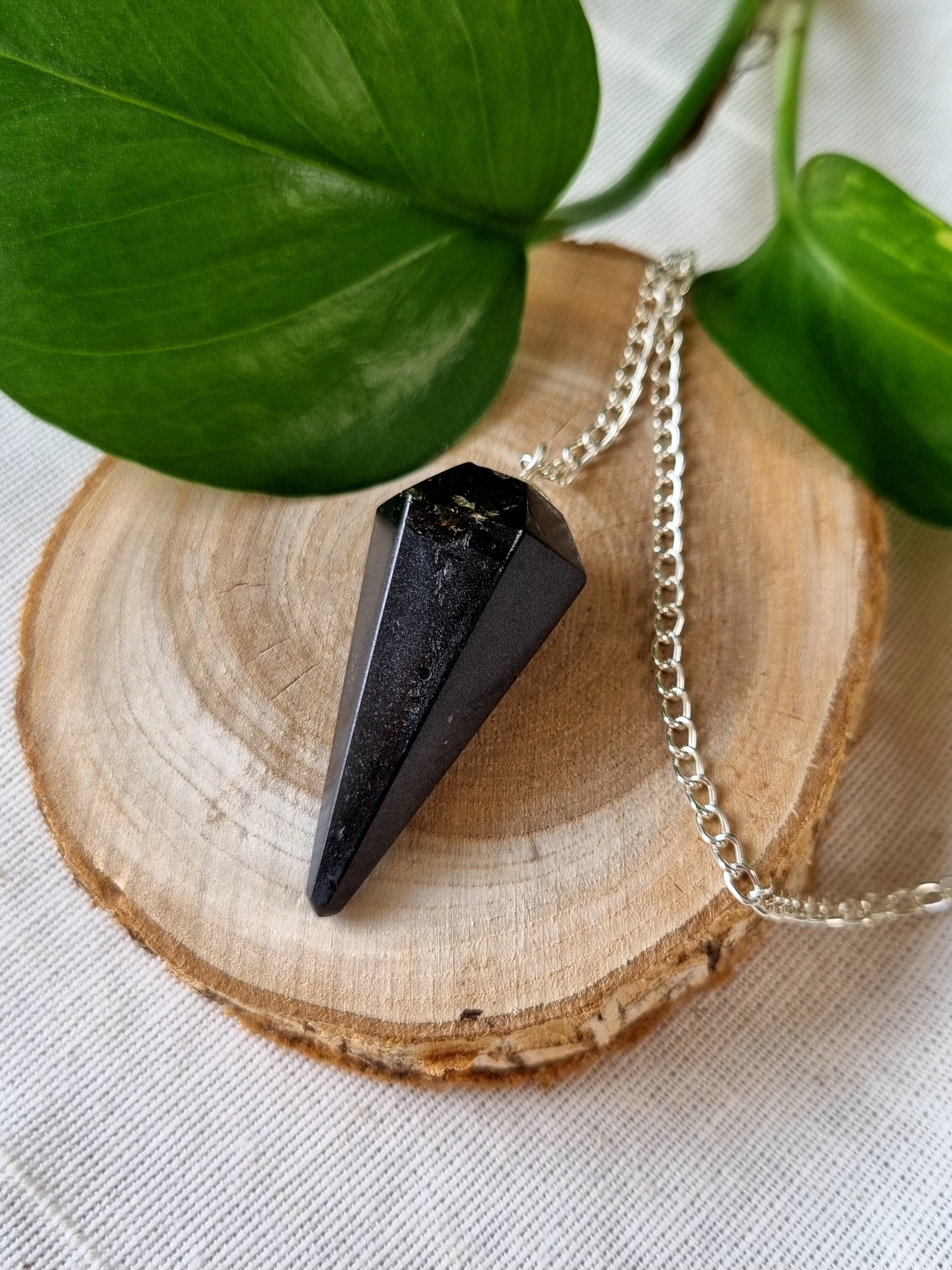 Pendule cône facetté tourmaline noire