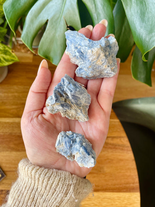 Pierre brute de Cyanite A pierre naturelle