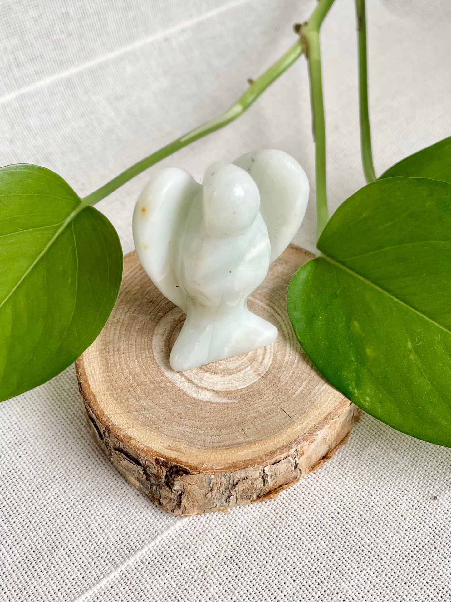 ange amazonite haut ange amazonite face Chakra du cœur, bonheur, amour, compassion, pardon, stress géopathique, alignement, paix intérieure, communication, chakra de la gorge, expression de soi.