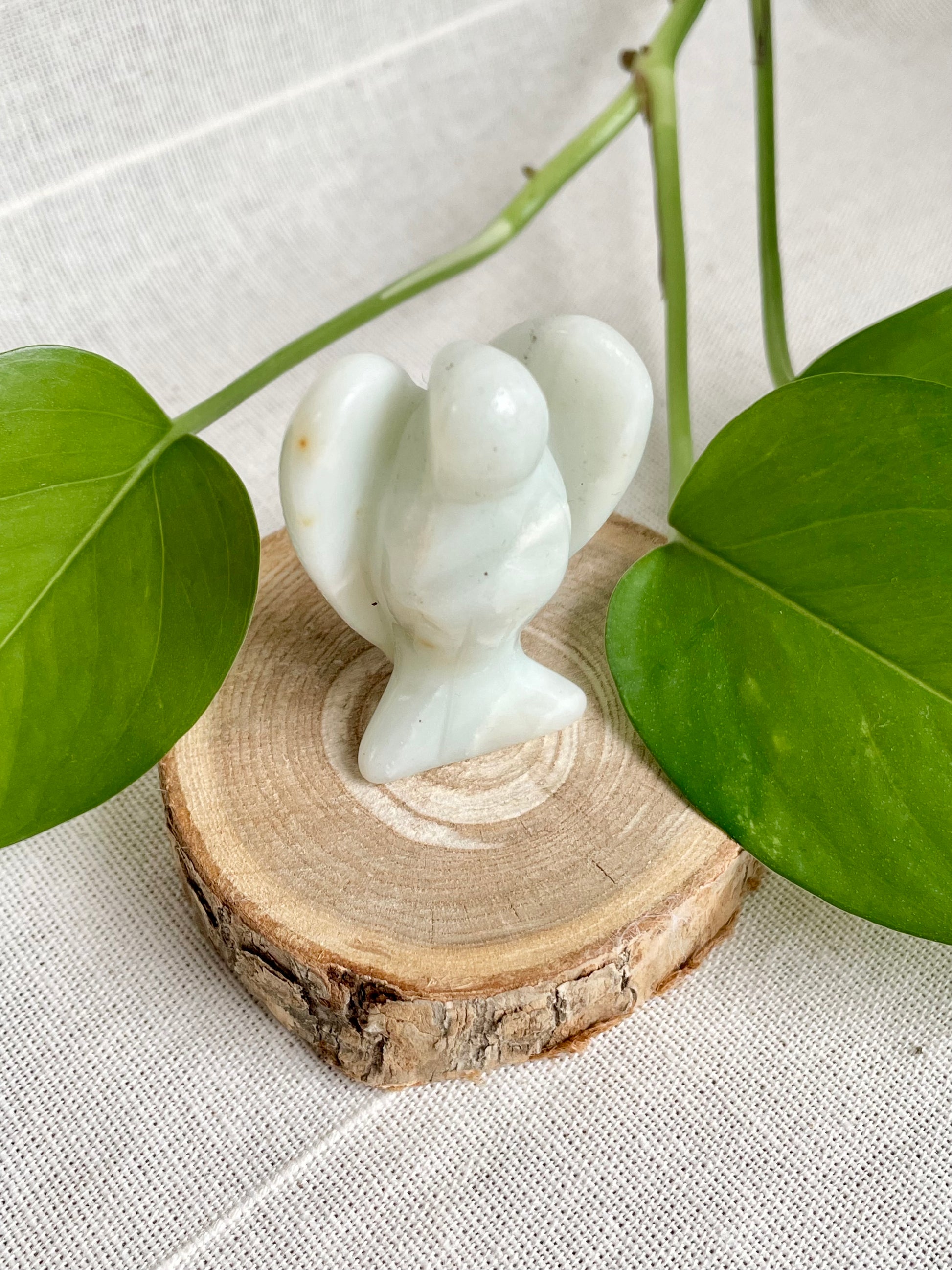 ange amazonite haut ange amazonite face Chakra du cœur, bonheur, amour, compassion, pardon, stress géopathique, alignement, paix intérieure, communication, chakra de la gorge, expression de soi.