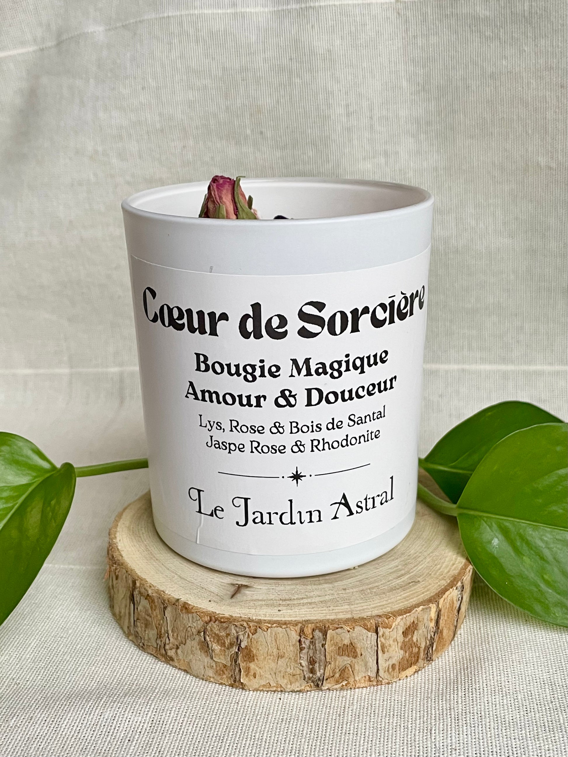 bougie artisanale consacree cœur de sorciere lys rose et bois de santal jaspe rose et rhodonite face