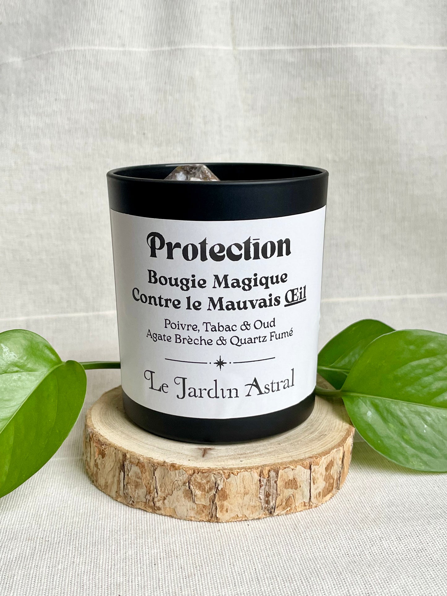 bougie artisanale consacree de protection contre le mauvais oeil poivre tabac et oud agate breche et quartz fume face