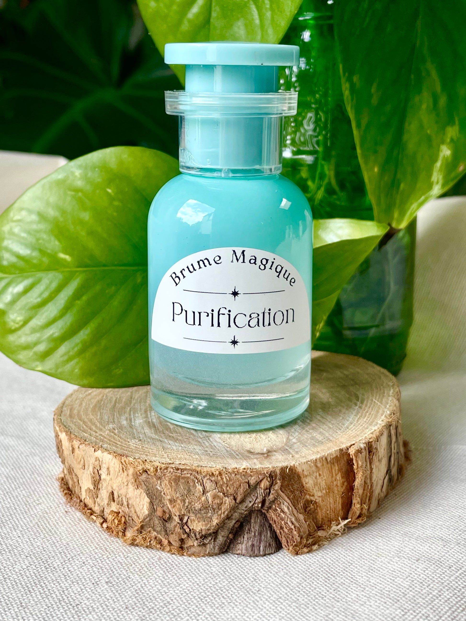 Cette brume a été formulée en accord avec les correspondances associées à la Purification, pour dissiper les énergies stagnantes et réharmoniser votre espace