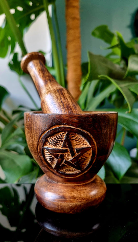 Mortier en bois avec pentacle